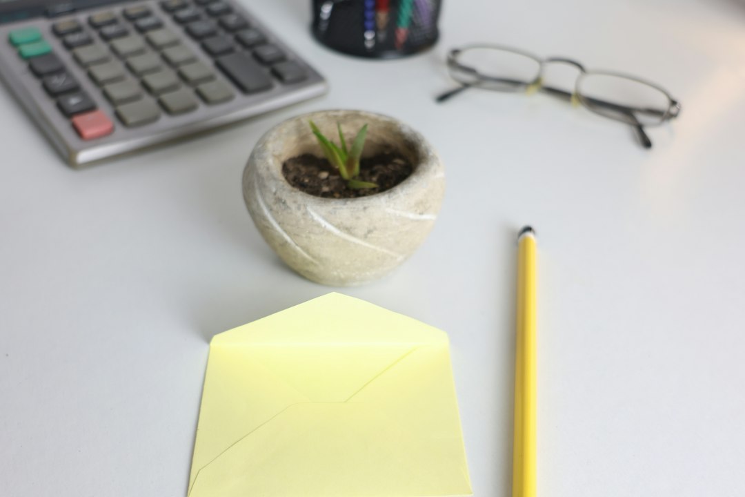 Etsy mağaza kurulum rehberi için modern çalışma masası
